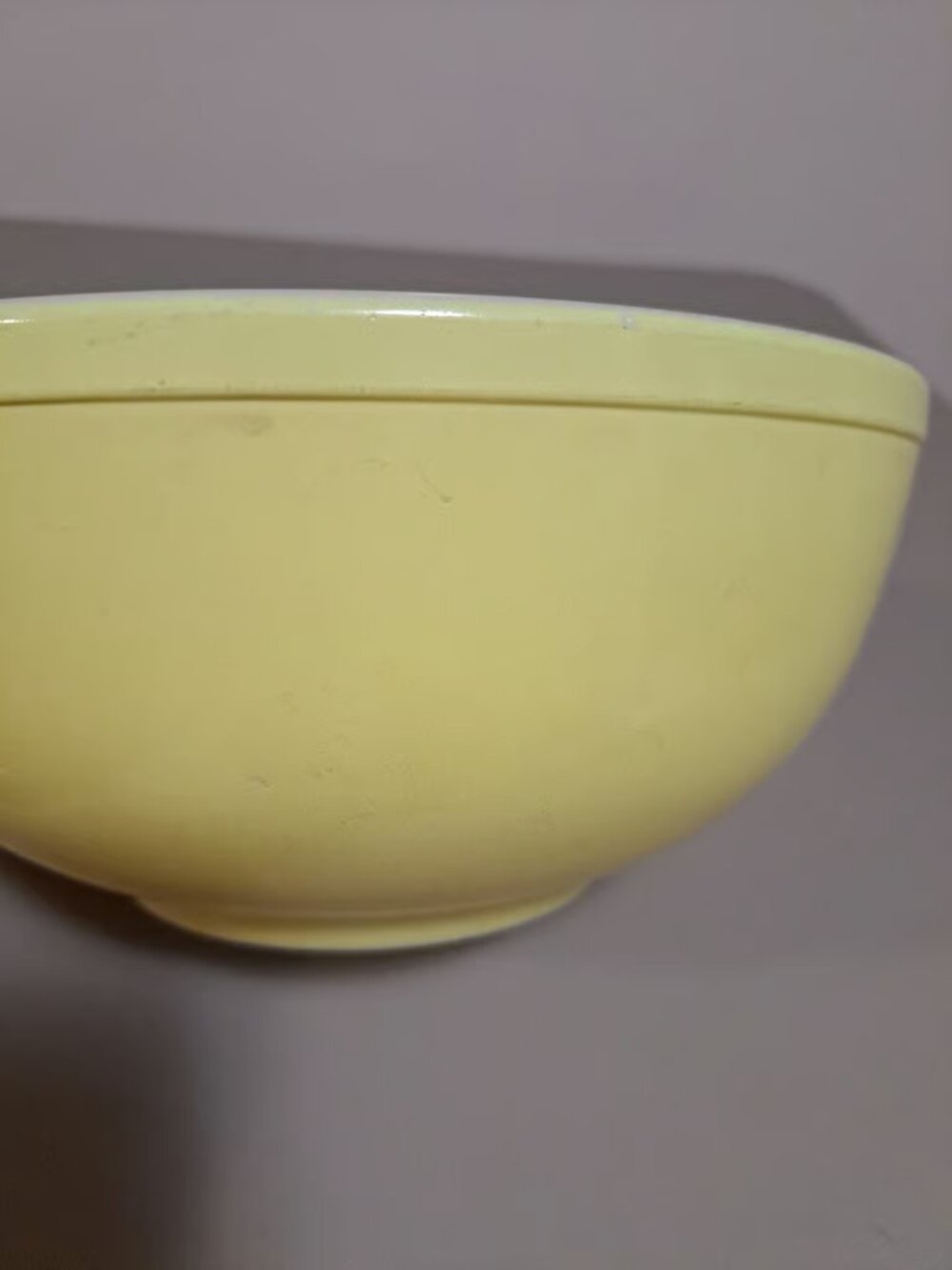 Pyrex Vintage 404 Primary Yellow 4 Quart Mixing Serving Bowl - Picture 2 of 9